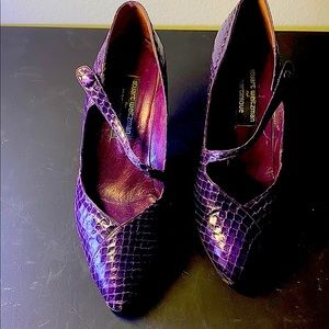 Stuart Weitzman for Martinique pointy toes heels snake skin purple shoes Sz 8.5